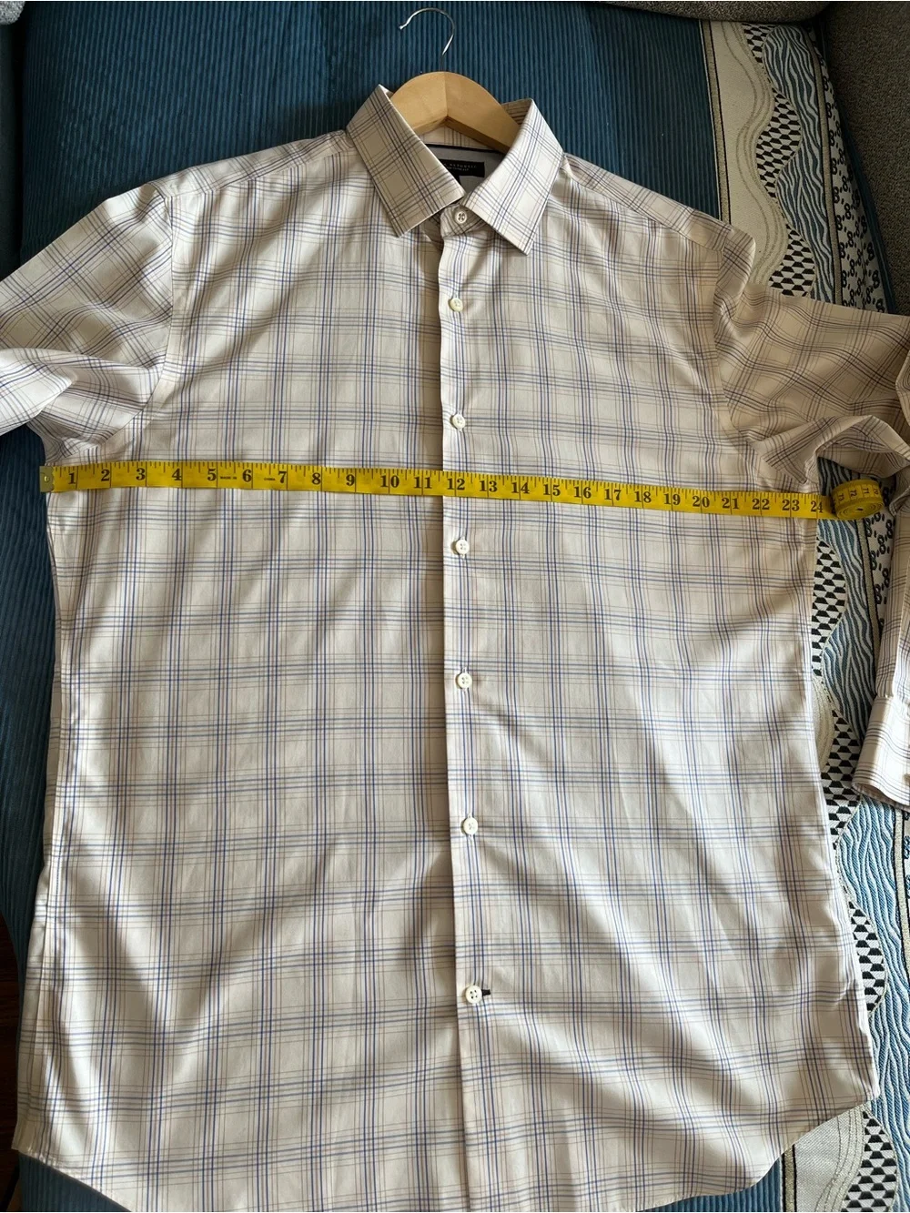 Banana Republic Men's cream and Blue Plaid Dress Shirt